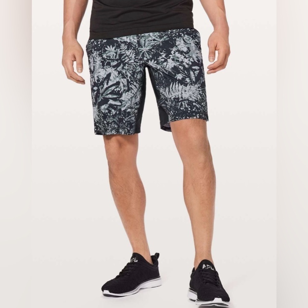 Lululemon T.H.E. Short *9" Updated in Canopy Ice Grey Black, S